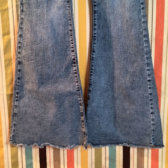 GYK, high-wasted super stretch fit and flare jeans. - Picture 3 of 10